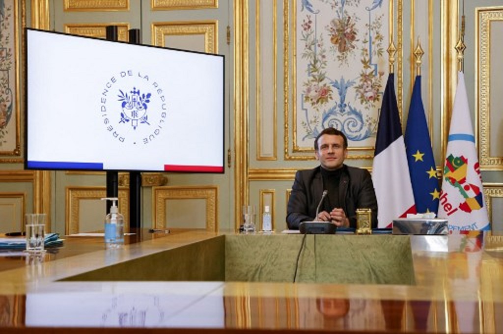 Presiden Prancis Emmanuel Macron dalam konferensi virtual dengan G5 Sahel di Paris pada Senin, 15 Februari 2021. (Ludovic MARIN/AFP/POOL)