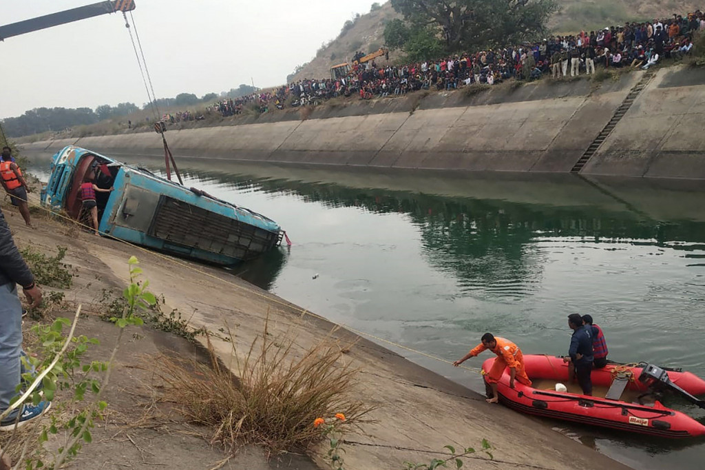 Tragis! Bus Tercebur ke Kanal di India, 37 Meninggal