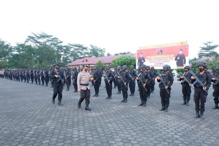 100 Personel Brimob Jambi Meluncur ke Papua