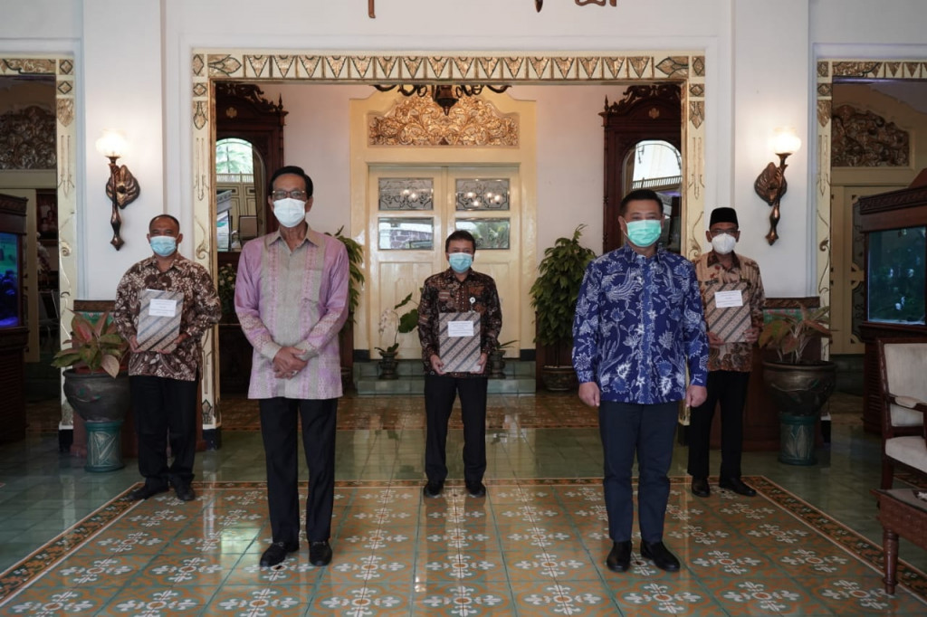  Gubernur DIY, Sri Sultan Hamengku Buwono X (depan kiri). Dokumentasi/ Humas Pemerintah DIY