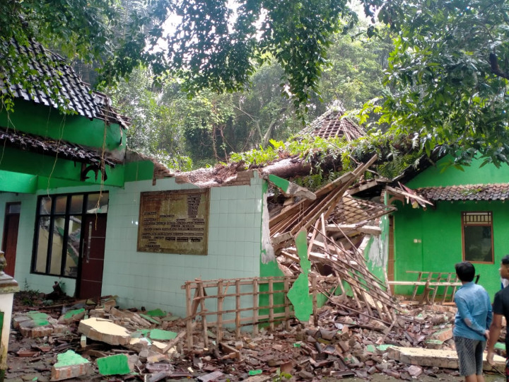 Petilasan Ratu Kalinyamat Rusak Tertimpa Pohon Tumbang