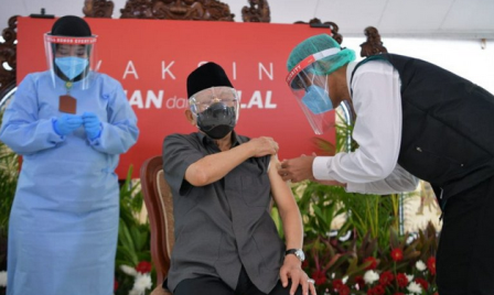 Wakil Presiden Ma'ruf Amin melaksanakan vaksinasi covid-19 di rumah dinasnya - - Foto: dok Setpres