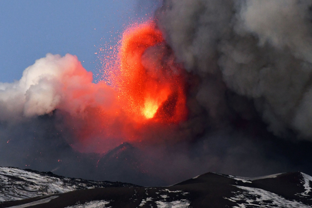 Potret Letusan Gunung Etna di Italia