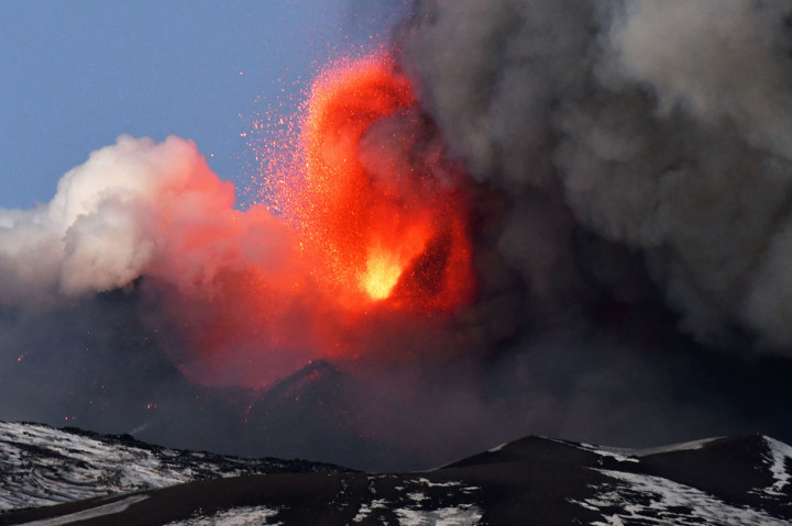 Potret Letusan Gunung Etna di Italia