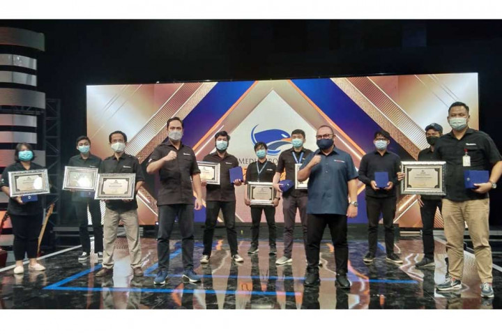 Ini 6 Jurnalis dan Tim Produksi Medcom.id yang Terima Penghargaan dari Media Group News