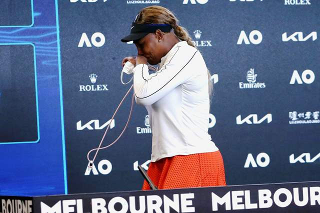 Australian Open: Serena Williams Menangis Tinggalkan Jumpa Pers
