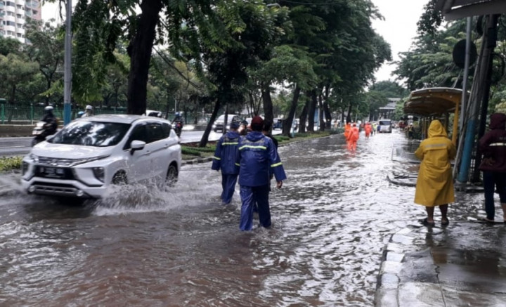 Jalan Suprapto Tergenang Hingga 20 Cm