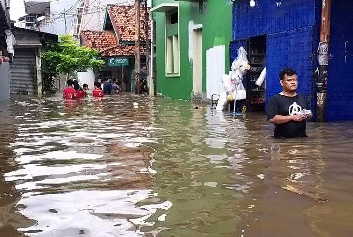 Banjir di Sebagian Wilayah Kebon Pala Halim Mencapai 80 Cm