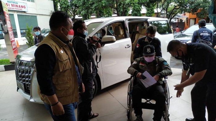 Jemput Tiga Pekerja Migran yang Sakit, Kepala BP2MI Teteskan Air Mata