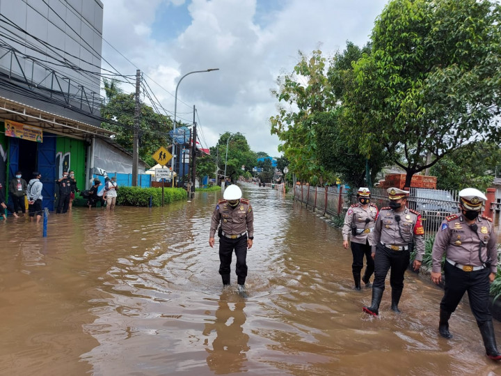 Banjir Belum Surut, Ruas Jalan Jakarta Masih Tergenang