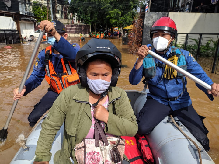 Lama Surut, Ini Penjelasan Anies Soal Banjir di Kemang