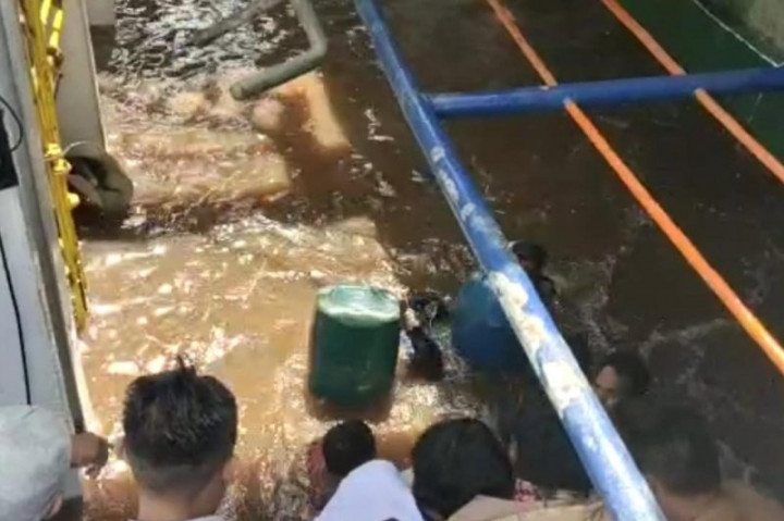 Bupati Sambas Minta ASDP Segera Evakuasi KMP Bili