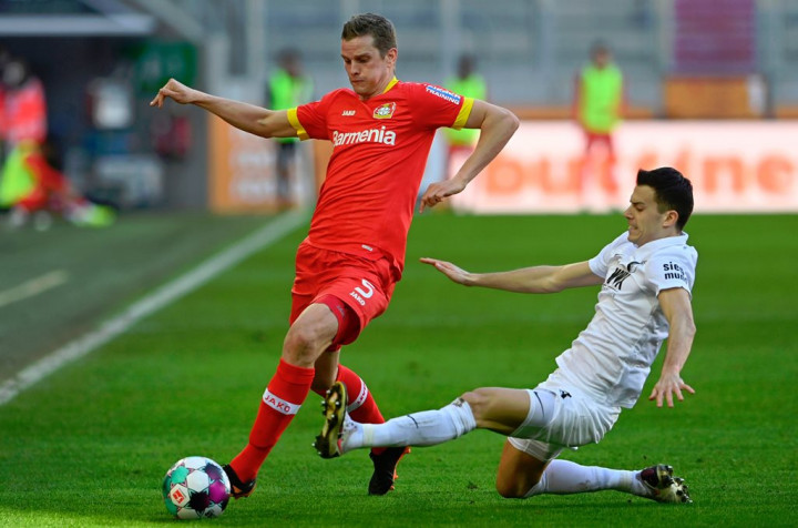 Augsburg vs Leverkusen: Tapsoba Selamatkan Tim Tamu