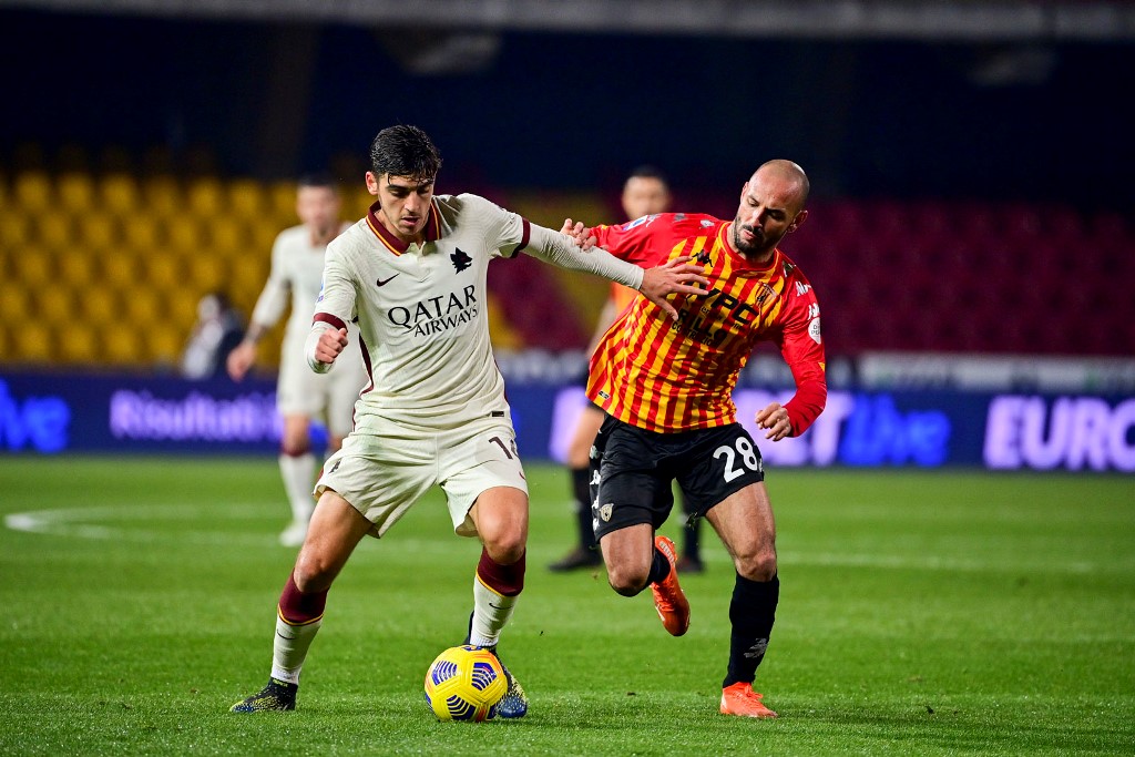 Suasana pertandingan Benvento vs AS Roma (twitter: @OfficialASRoma)