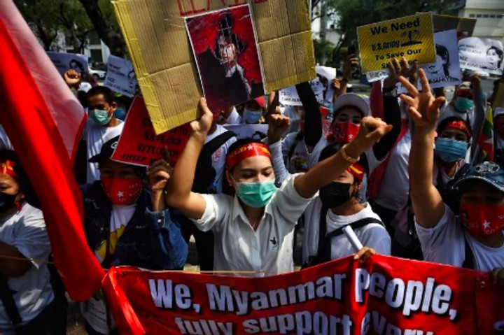 Pedemo Penolak Kudeta Serukan Mogok Massal, Picu Ancaman Militer