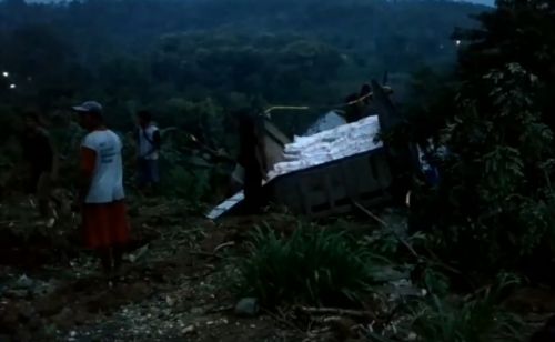 Truk Beras Masuk Jurang 20 Meter di Blitar