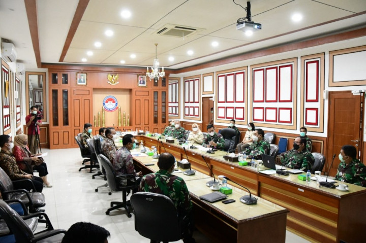 Unhan Undang Praktisi Profesional Mengajar