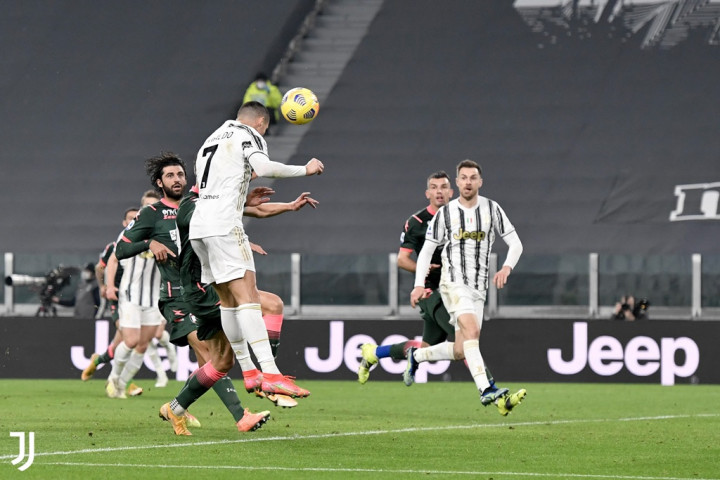 Juventus vs Crotone: Ronaldo Bantu Bianconeri Atasi Tamunya