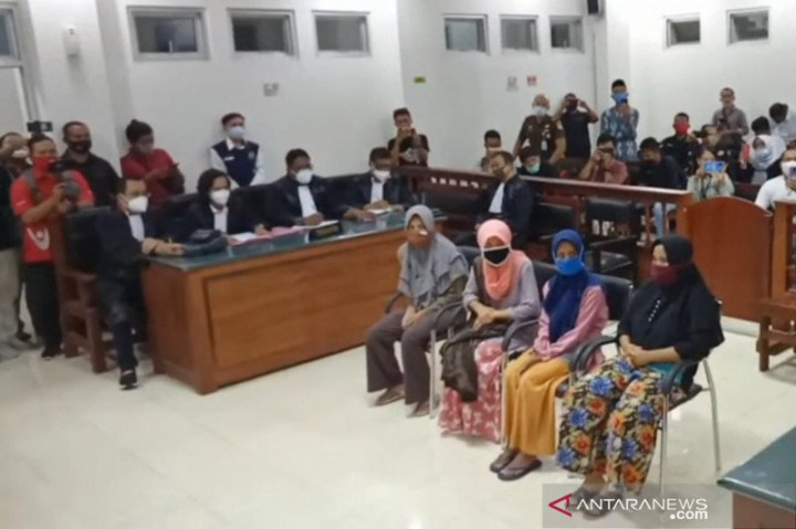 Penahanan 4 IRT Pelempar Gudang Tembakau Ditangguhkan, ini Penjelasan Kejagung