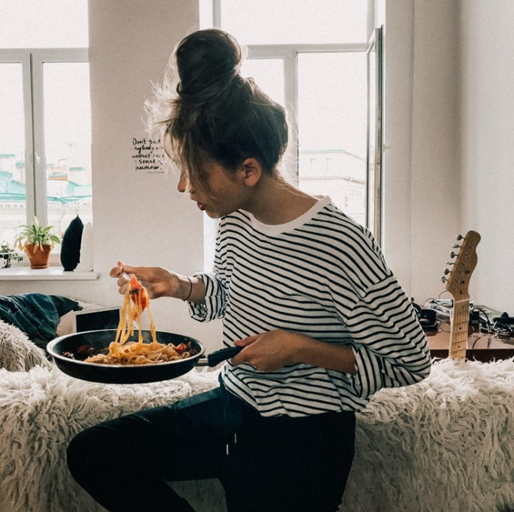 Tak Bisa Berhenti Makan? Mungkin Kamu Mengalami Lemak Perut Hormonal