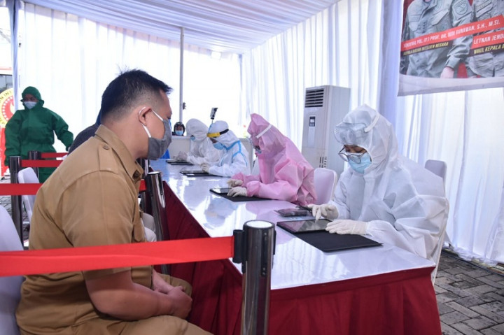 Warga di Ciputat Timur Tangsel Dilakukan Tes Usap Massal