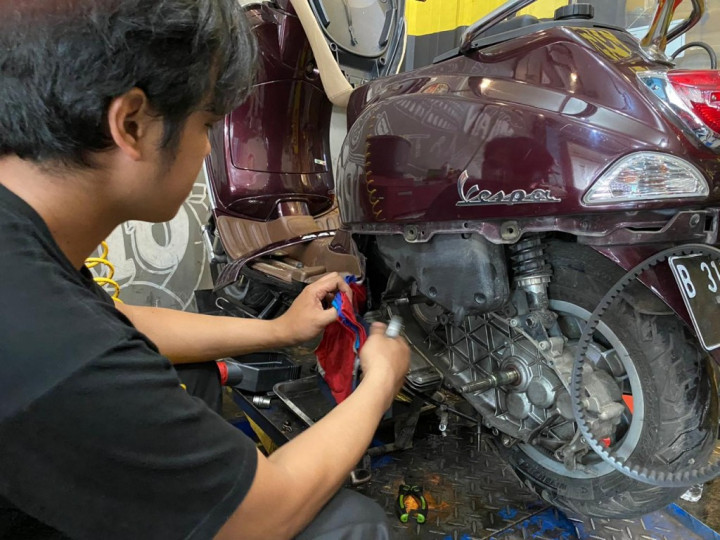 Skuter Terendam Banjir? Begini Penanganannya
