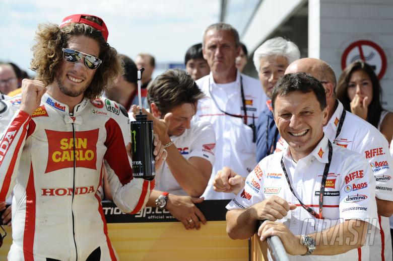 Marco Simoncelli bersama Fausto Gresini (foto: crash)