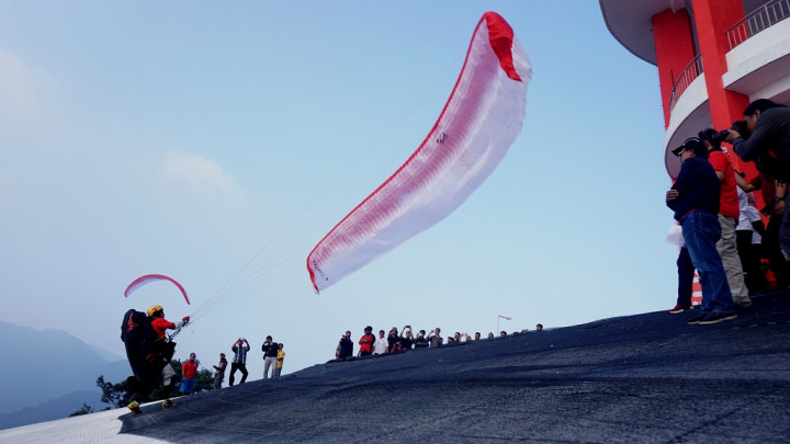 SMAN 6 Solok Selatan Jadikan Paralayang sebagai Ekstrakurikuler