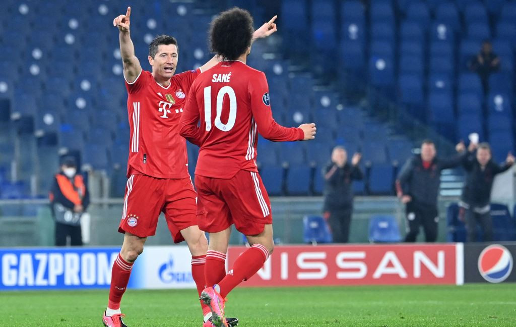 Selebrasi Robert Lewandowski (kiri) usai membobol gawang Lazio (Foto: AFP/Alberto Pizzoli)