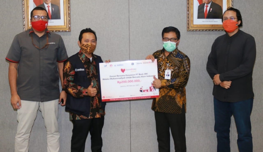 Bank DKI menyalurkan bantuan bencana melalui Muhammadiyah Disaster Management Center (MMDC).