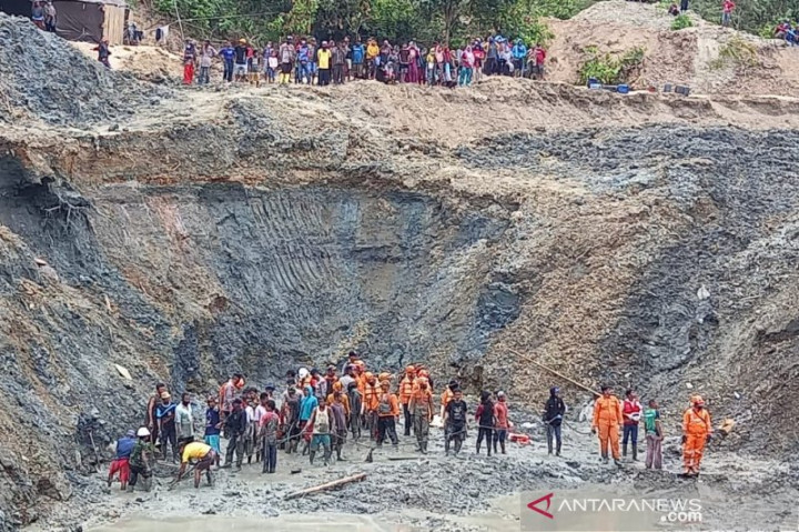 Data Penambang Emas Tertimbun Longsor Masih Dicocokkan