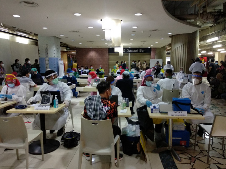 Vaksinasi Pedagang Tanah Abang Berlanjut 6 Hari ke Depan