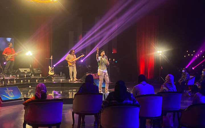 Mengingat Esensi Cinta di Konser Back to 90's Bersama KLa Project