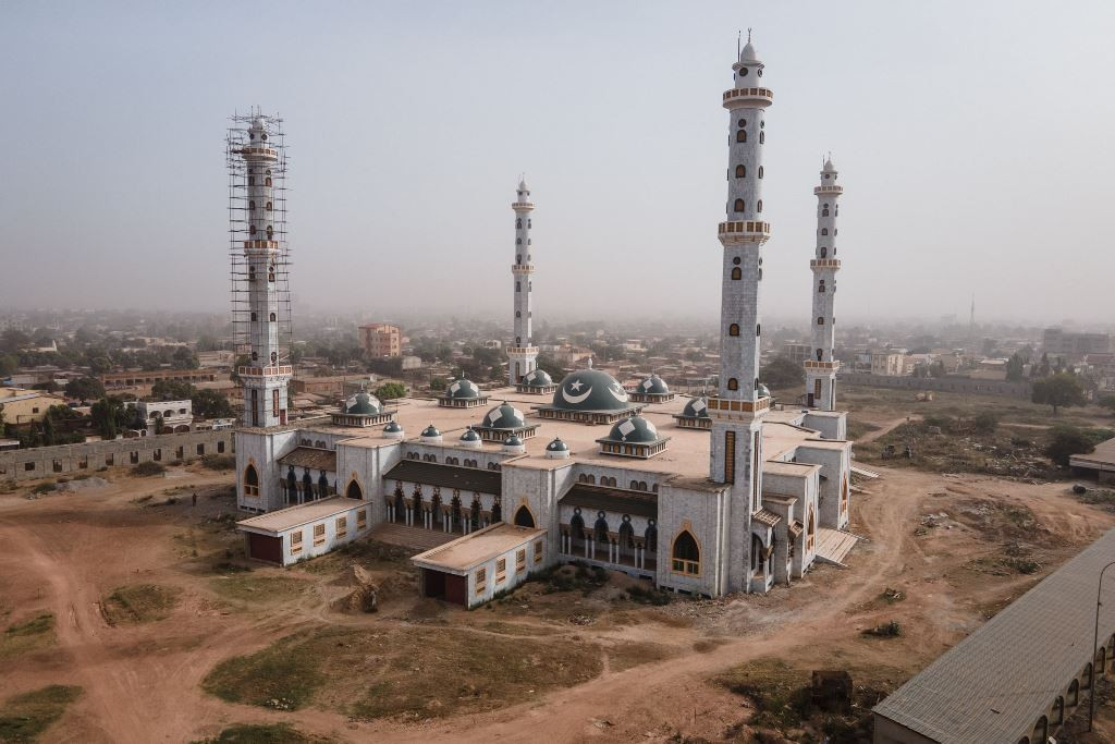 Foto udara Mesjid Ouaga di Ouagadougou, Burkina Faso, 5 November 2020. Foto: AFP/Olympia de Maismont
