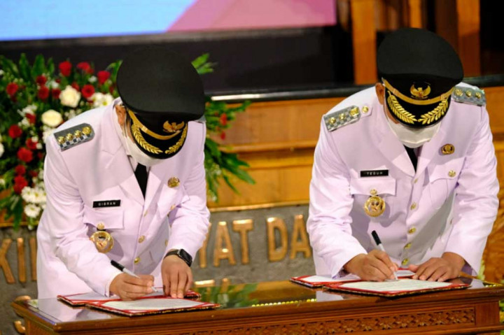 Momen Gibran-Teguh Dilantik sebagai Wali Kota dan Wawali Surakarta