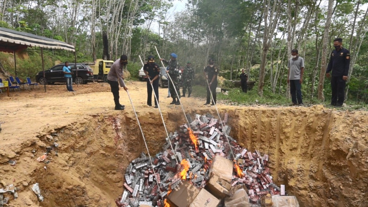 Bea Cukai Langsa Musnahkan 1 Juta Batang Rokok Ilegal