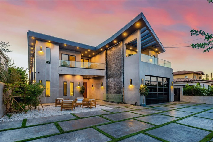 Berita Populer Properti, Rumah Bintang LA Lakers hingga Desain Unik Sofa dari Masker