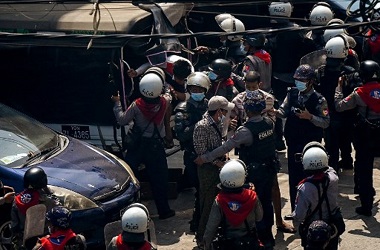 Polisi Myanmar Gunakan Peluru Karet untuk Bubarkan Pedemo di Yangon