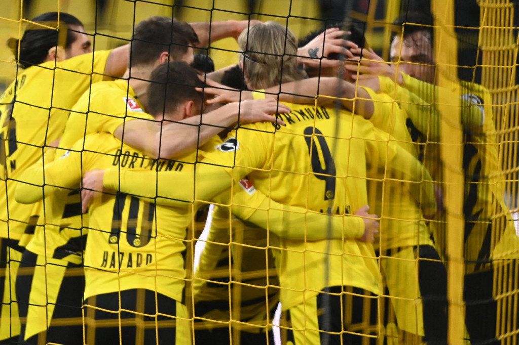 Borussia Dortmund Vs Arminia Bielefeld: Die Borussen Menang Telak 3-0