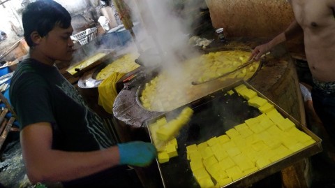 Perajin Tahu Kulon Progo Tetap Berproduksi saat Harga Kedelai Mahal