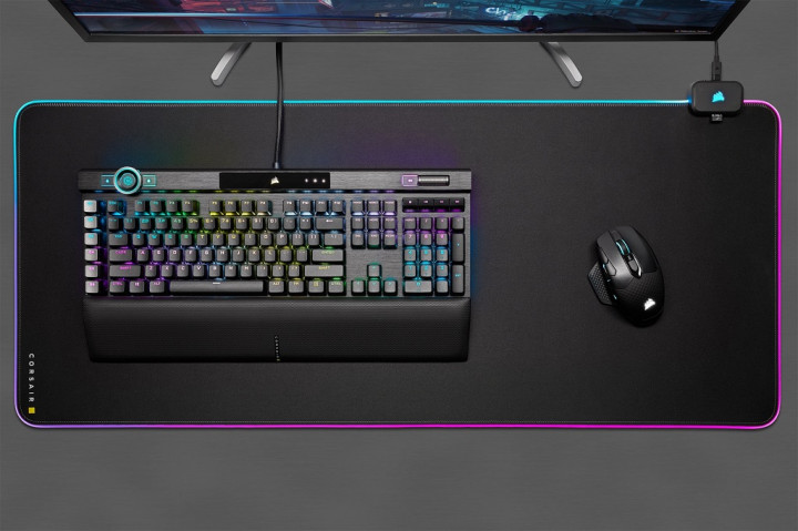Corsair Rilis Mouse Gaming Ringan dan Mousepad Efek RGB