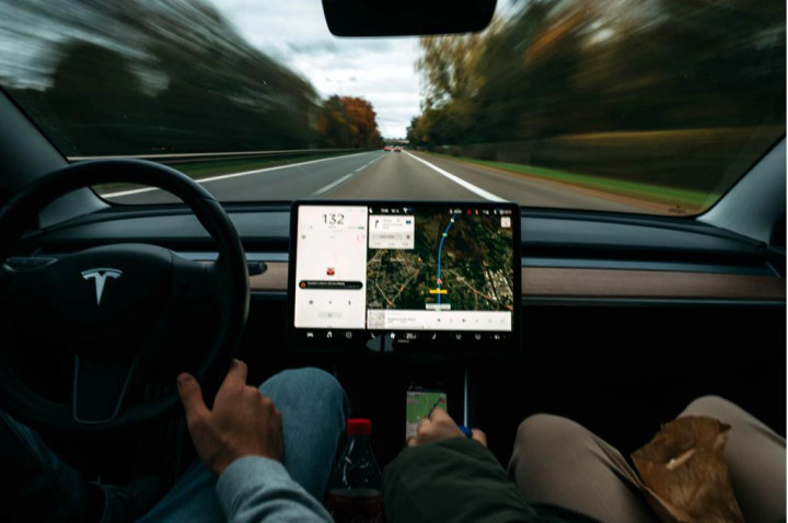 Mau Mobil Listrik Lebih Hemat Energi? Kaca Film Wajib Bagus