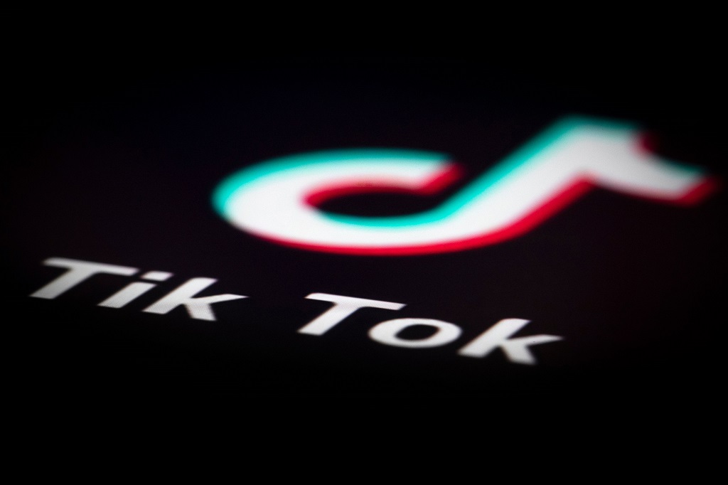 Satgas Waspada Investasi memblokir layanan Tik Tok Cash karena dapat merugikan masyarakat. Foto: AFP/Joel Saget.
