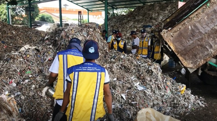 Puluhan Masyarakat Diberdayakan Usai Fajar Paper Gandeng Bank Sampah