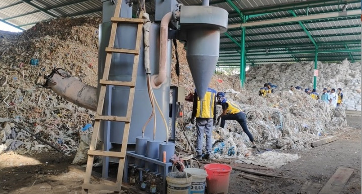 Sampah Plastik Fajar Paper dapat Diolah menjadi BBM