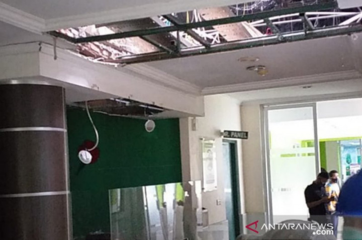 Atap RSUD Leuwiliang Ambruk