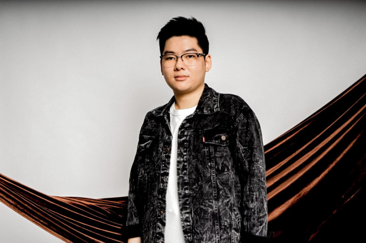 Kisah Hubungan Rumit dalam Single Terbaru Brian J. Lovell