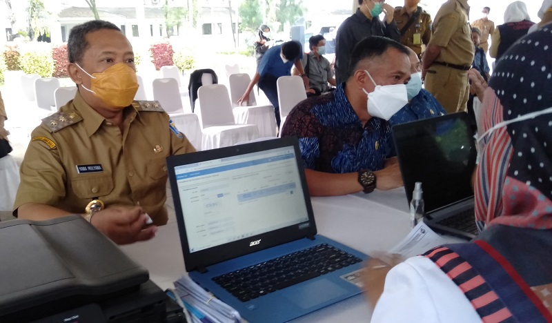 Sebanyak 350 orang dilakukan vaksin pada hari ini termasuk Wakil Wali Kota Bandung, Yana Mulyana. (Foto: Medcom.id/Roni K)