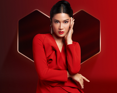Dian Sastrowardoyo sebagai brand ambasador  LazMall Prestige. (Foto: Dok. Lazada)