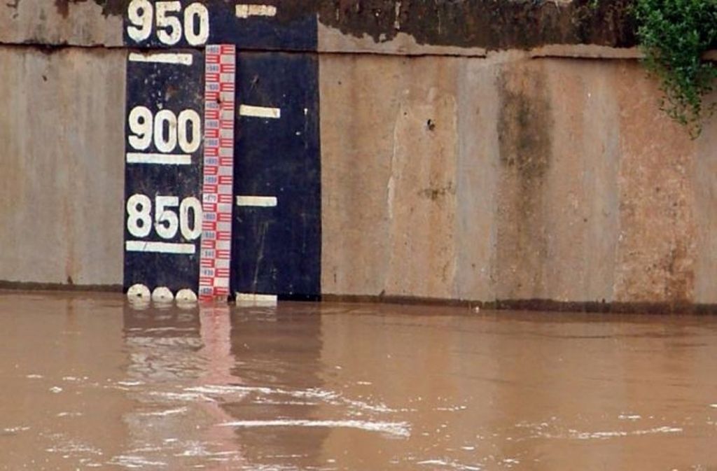 (Ilustrasi) Ketinggian muka air di pintu air. Dok. ANTARA